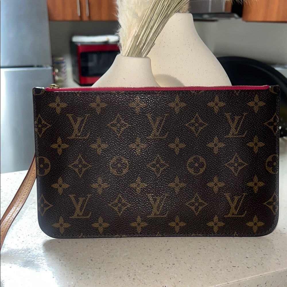 Louis Vuitton Monogram wristlet - Brown and Pink
